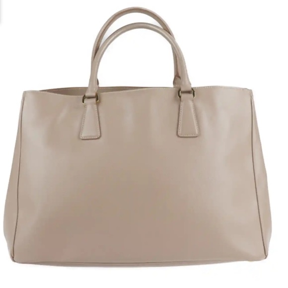 AUTH 🩷 Prada Lux Galleria Saffiano leather tote in light beige - Picture 2 of 13